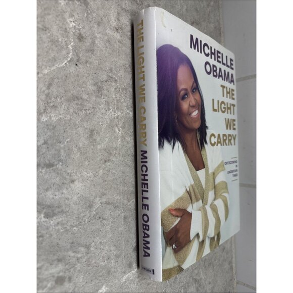 The Light We Carry: Overcoming in Uncertain Times, Michelle Obama. Hardcover New - Picture 2 of 10